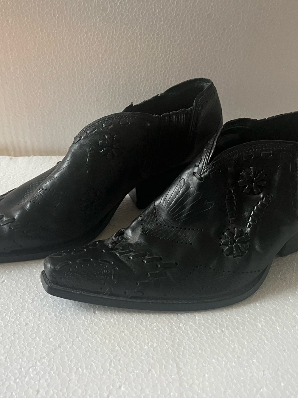 BCBG women’s Cowboy Shoe Boots